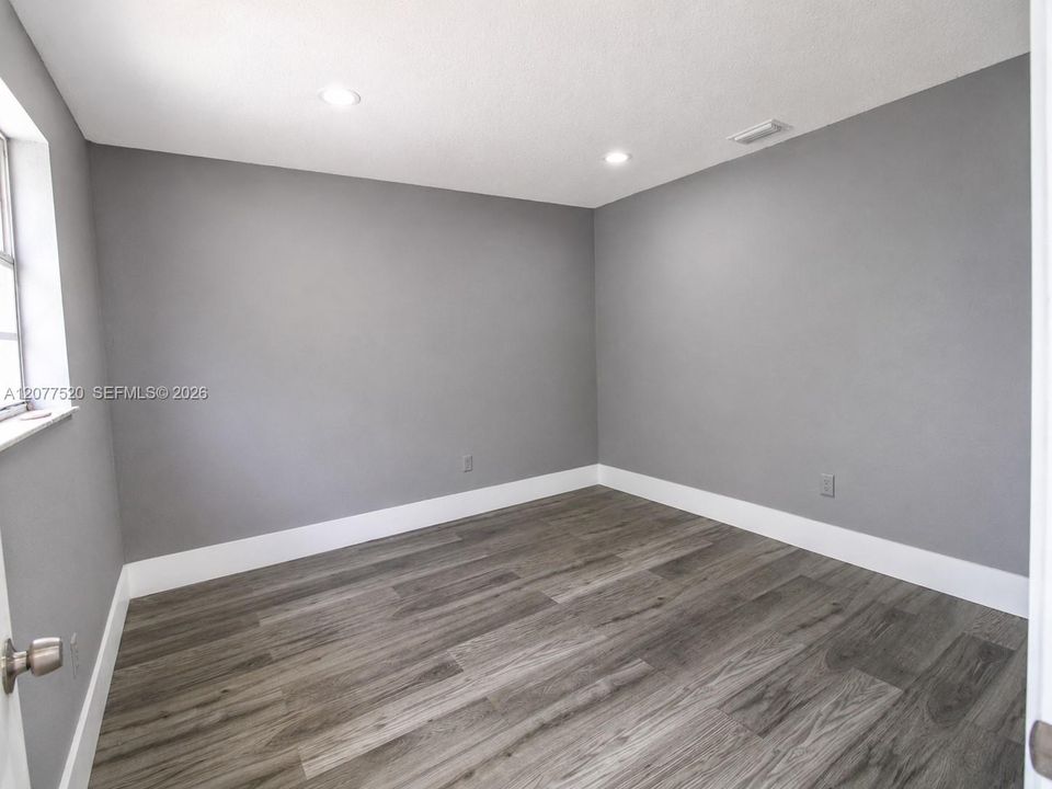 For Sale: $649,900 (4 beds, 2 baths, 1952 Square Feet)