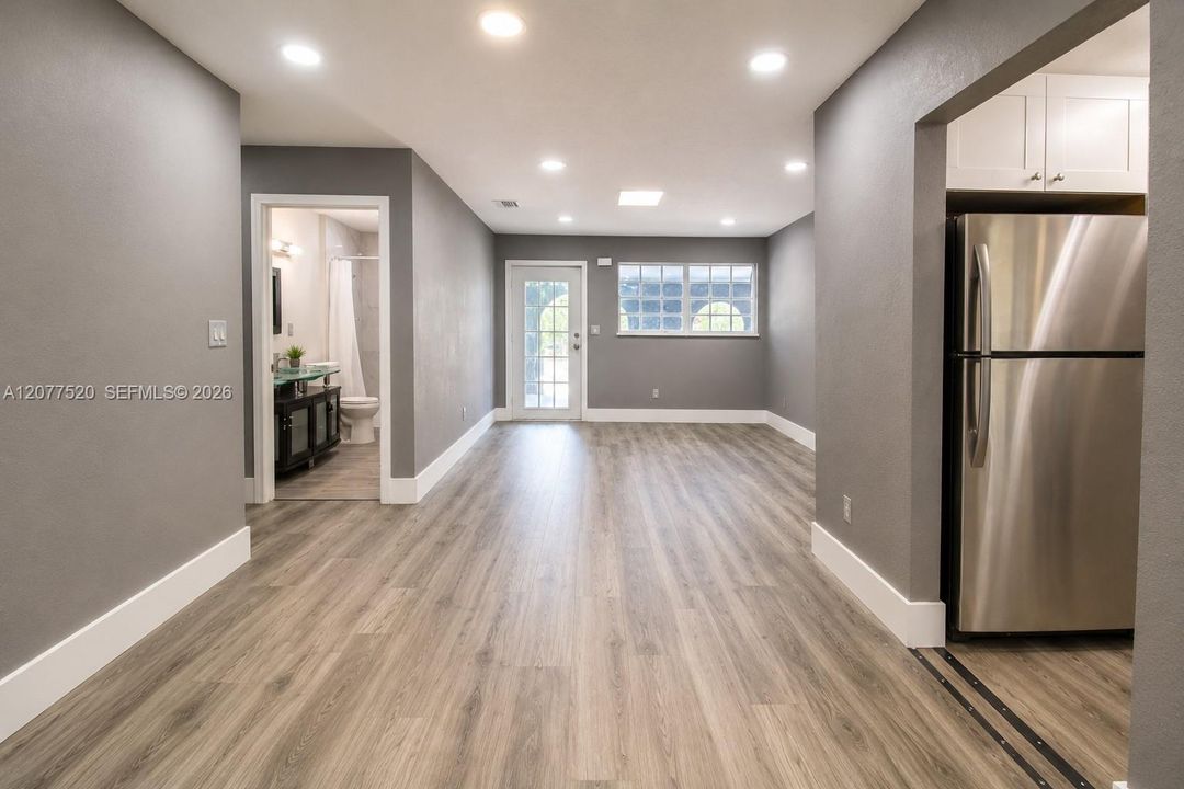 For Sale: $649,900 (4 beds, 2 baths, 1952 Square Feet)