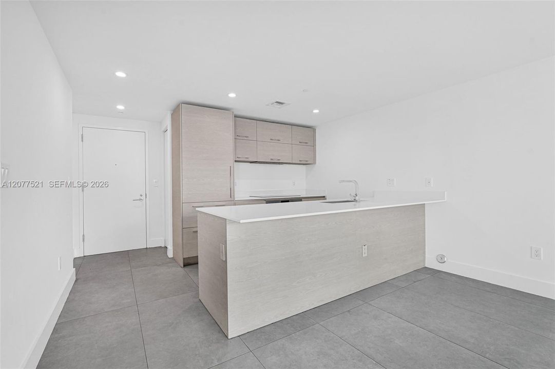 For Sale: $650,000 (2 beds, 2 baths, 868 Square Feet)