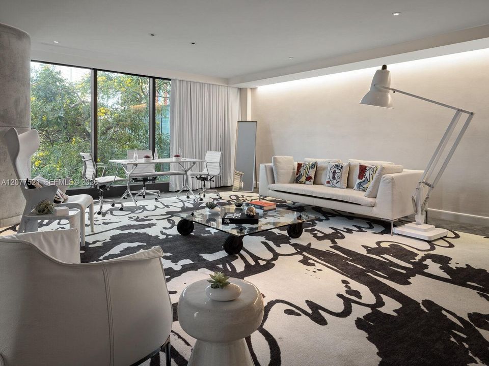 For Sale: $650,000 (2 beds, 2 baths, 868 Square Feet)