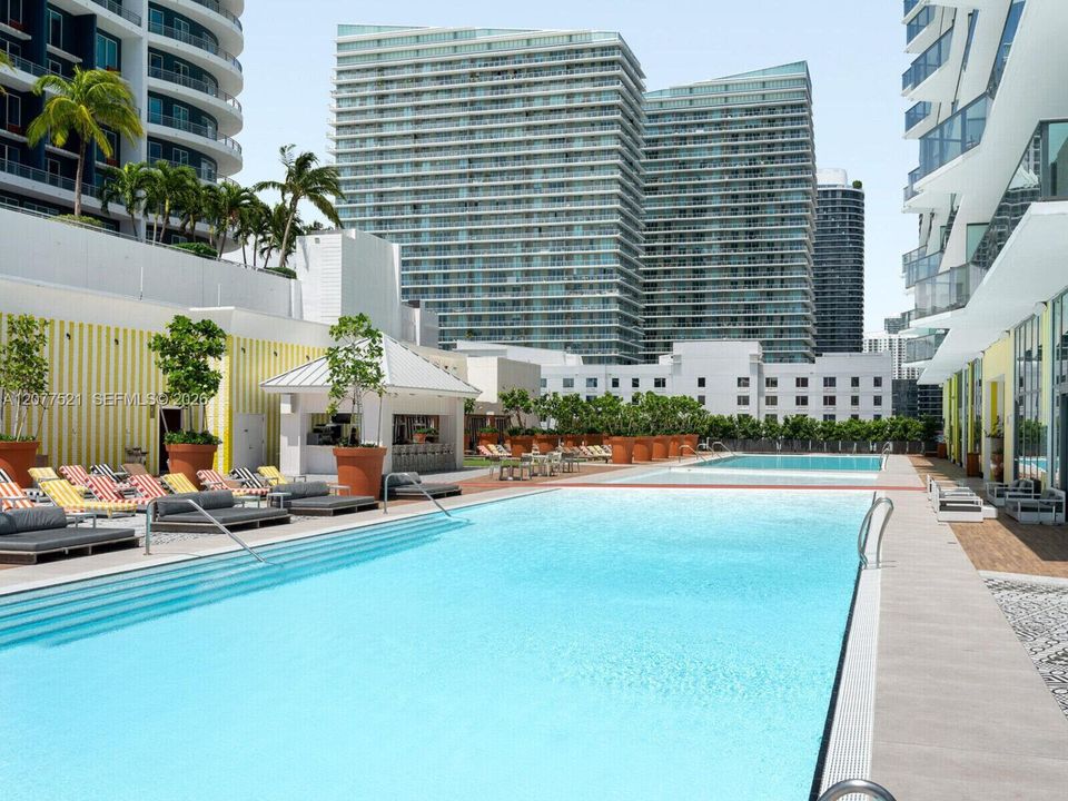 For Sale: $650,000 (2 beds, 2 baths, 868 Square Feet)
