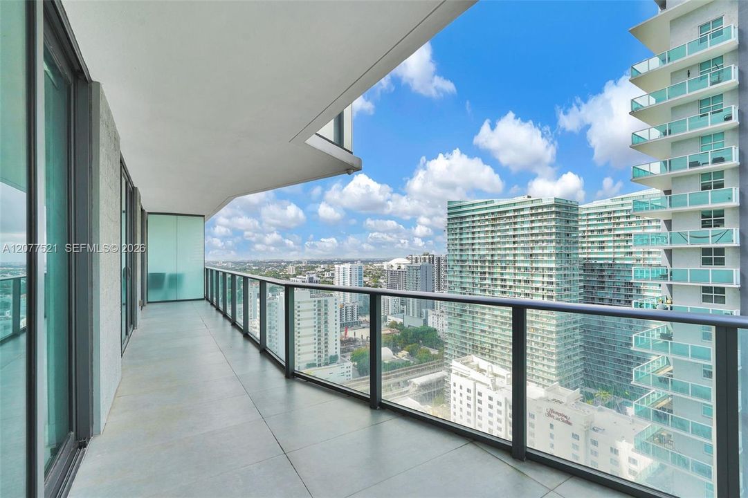 For Sale: $650,000 (2 beds, 2 baths, 868 Square Feet)