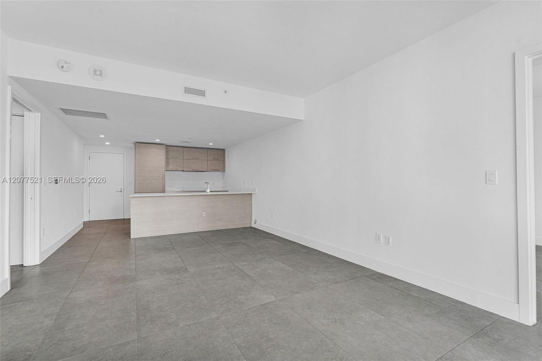 For Sale: $650,000 (2 beds, 2 baths, 868 Square Feet)