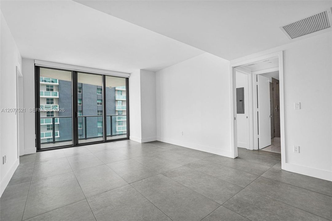 For Sale: $650,000 (2 beds, 2 baths, 868 Square Feet)