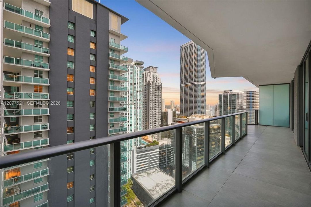For Sale: $650,000 (2 beds, 2 baths, 868 Square Feet)