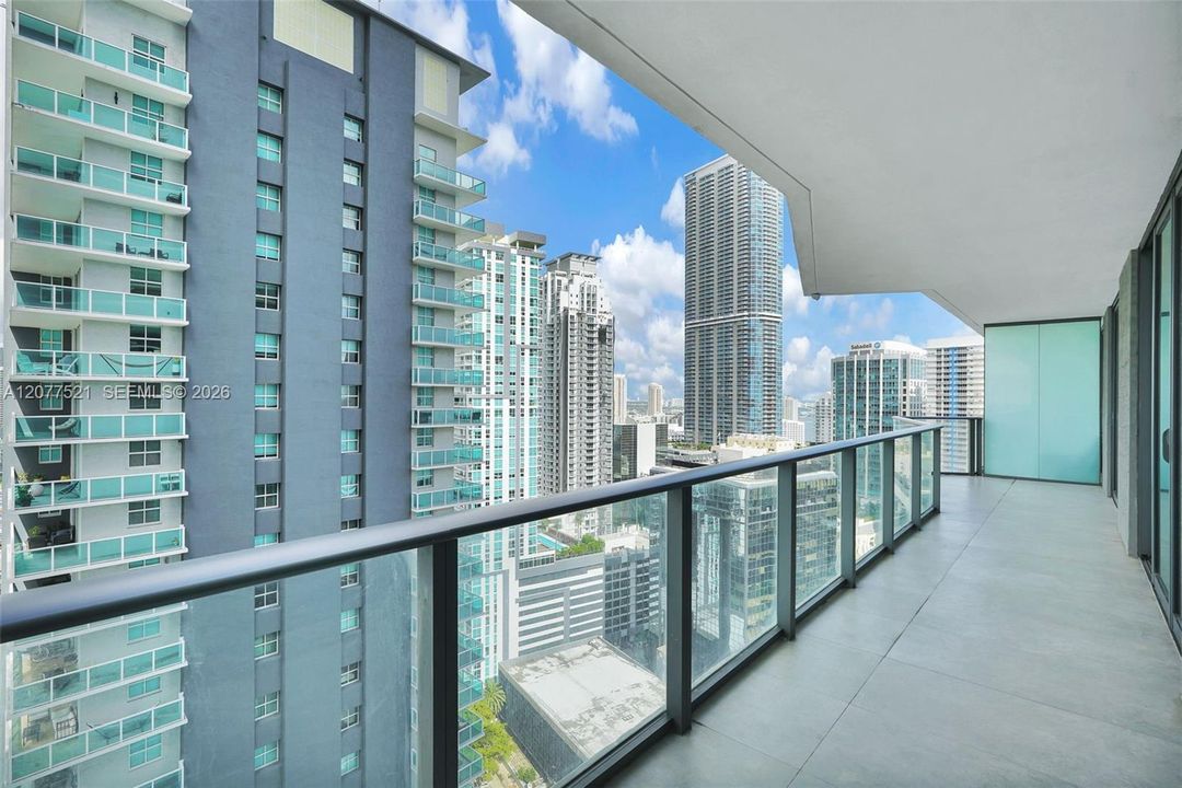 For Sale: $650,000 (2 beds, 2 baths, 868 Square Feet)