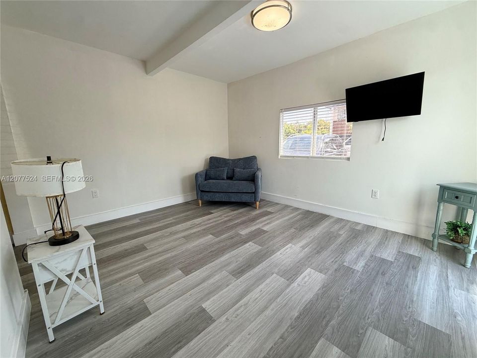 For Rent: $1,400 (0 beds, 1 baths, 500 Square Feet)