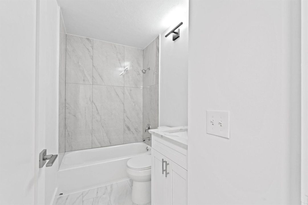 19-web-or-mls-A7405502