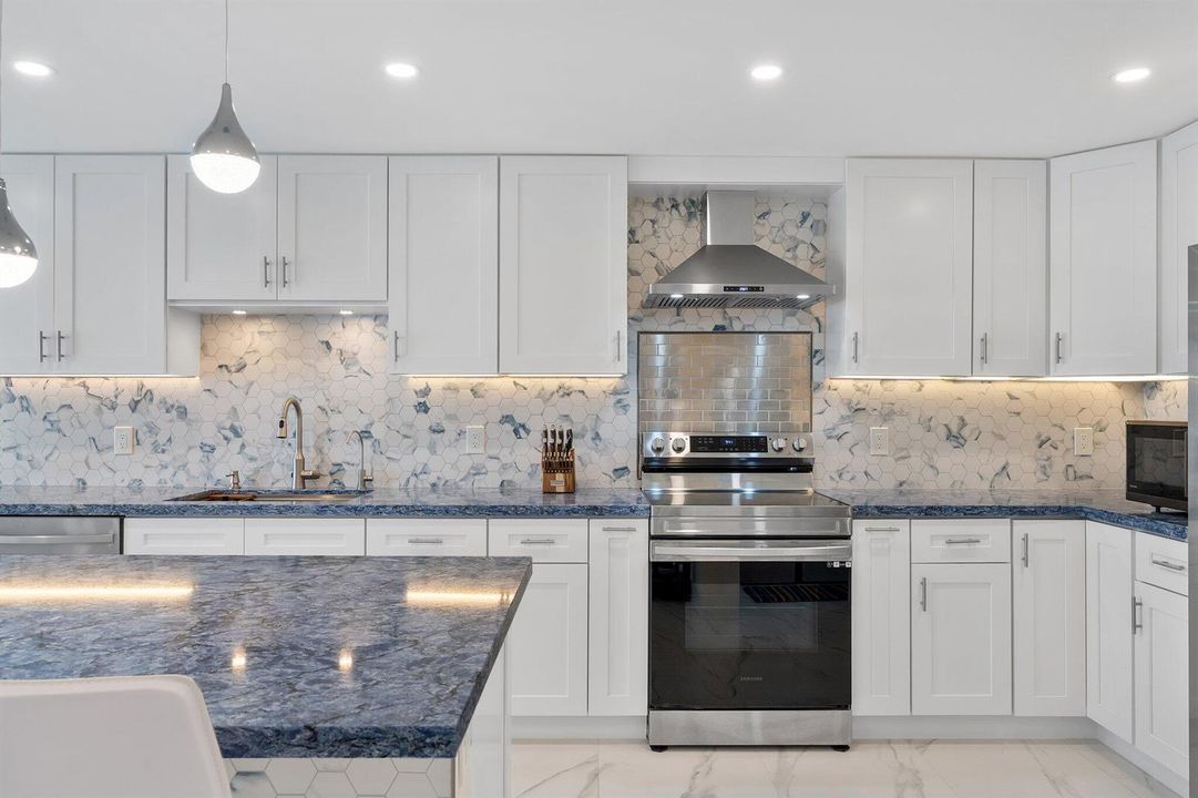 3430 Galt Ocean Dr apt 808_017