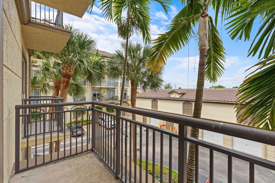 30-web-or-mls-2617 NE 14th Ave 109, Wilt