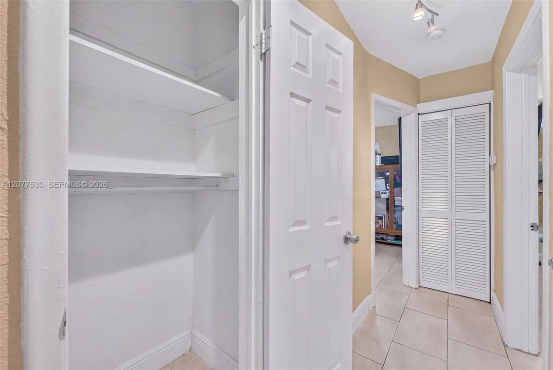 For Sale: $479,000 (2 beds, 1 baths, 888 Square Feet)