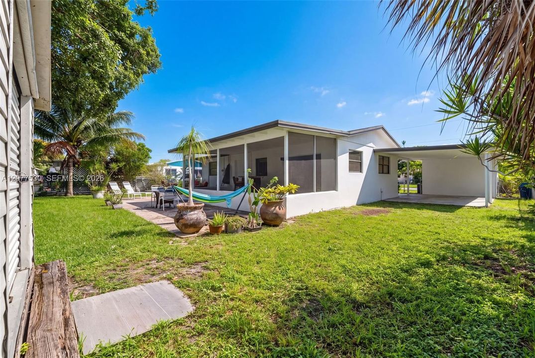 For Sale: $479,000 (2 beds, 1 baths, 888 Square Feet)