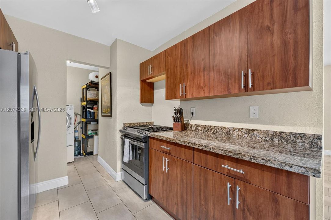 For Sale: $479,000 (2 beds, 1 baths, 888 Square Feet)