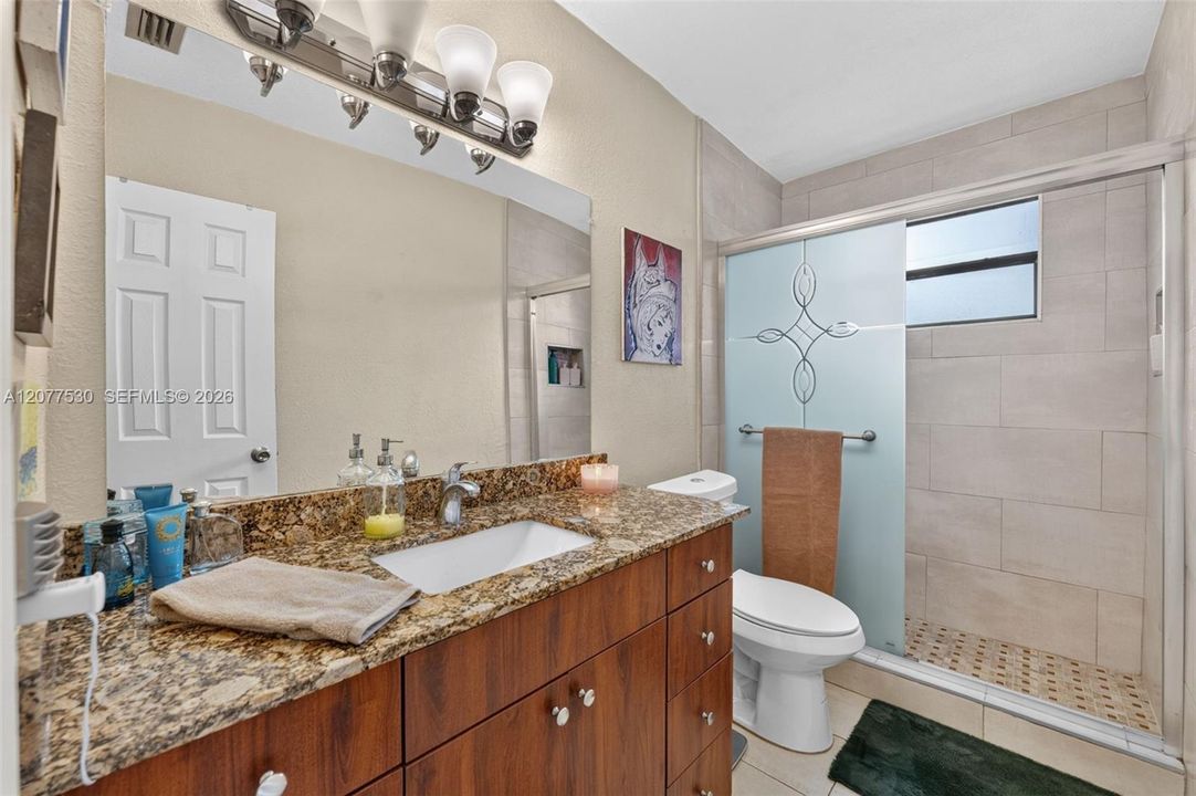 For Sale: $479,000 (2 beds, 1 baths, 888 Square Feet)