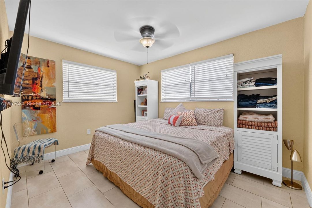 For Sale: $479,000 (2 beds, 1 baths, 888 Square Feet)