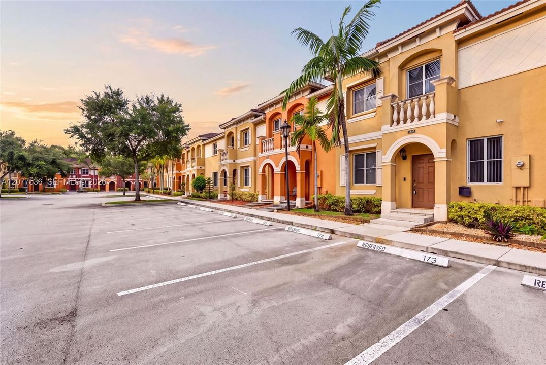 For Sale: $350,000 (2 beds, 2 baths, 1120 Square Feet)