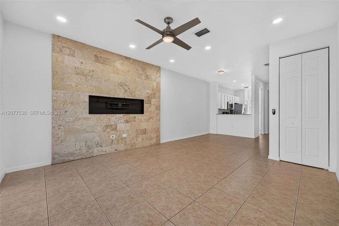 For Sale: $350,000 (2 beds, 2 baths, 1120 Square Feet)