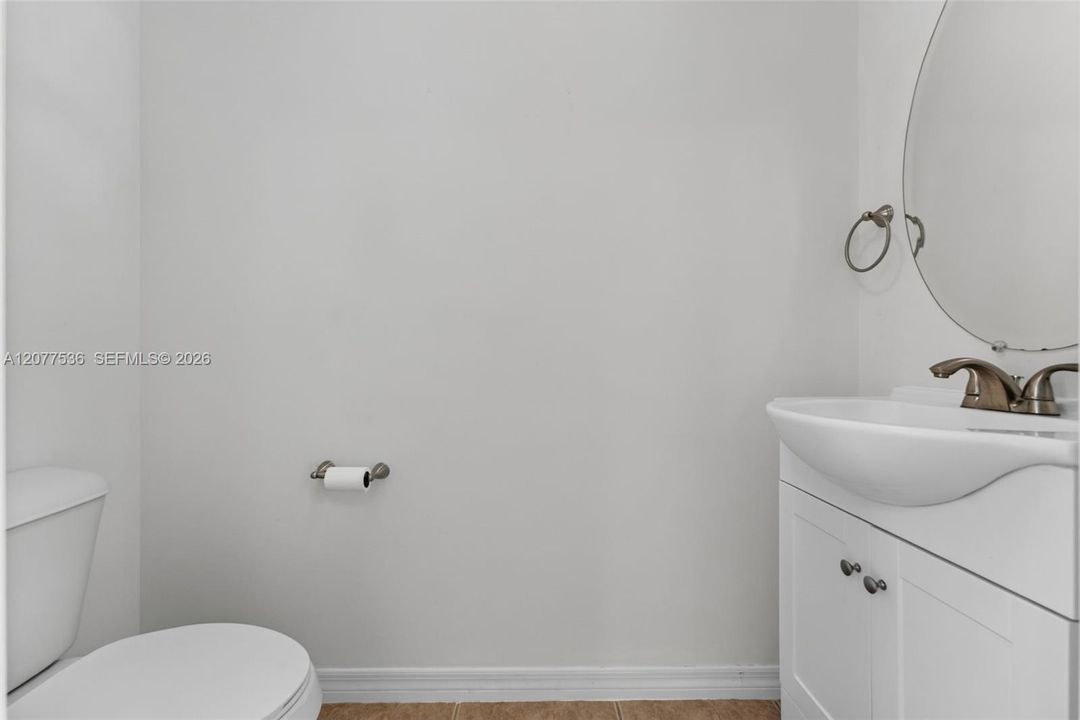 For Sale: $350,000 (2 beds, 2 baths, 1120 Square Feet)