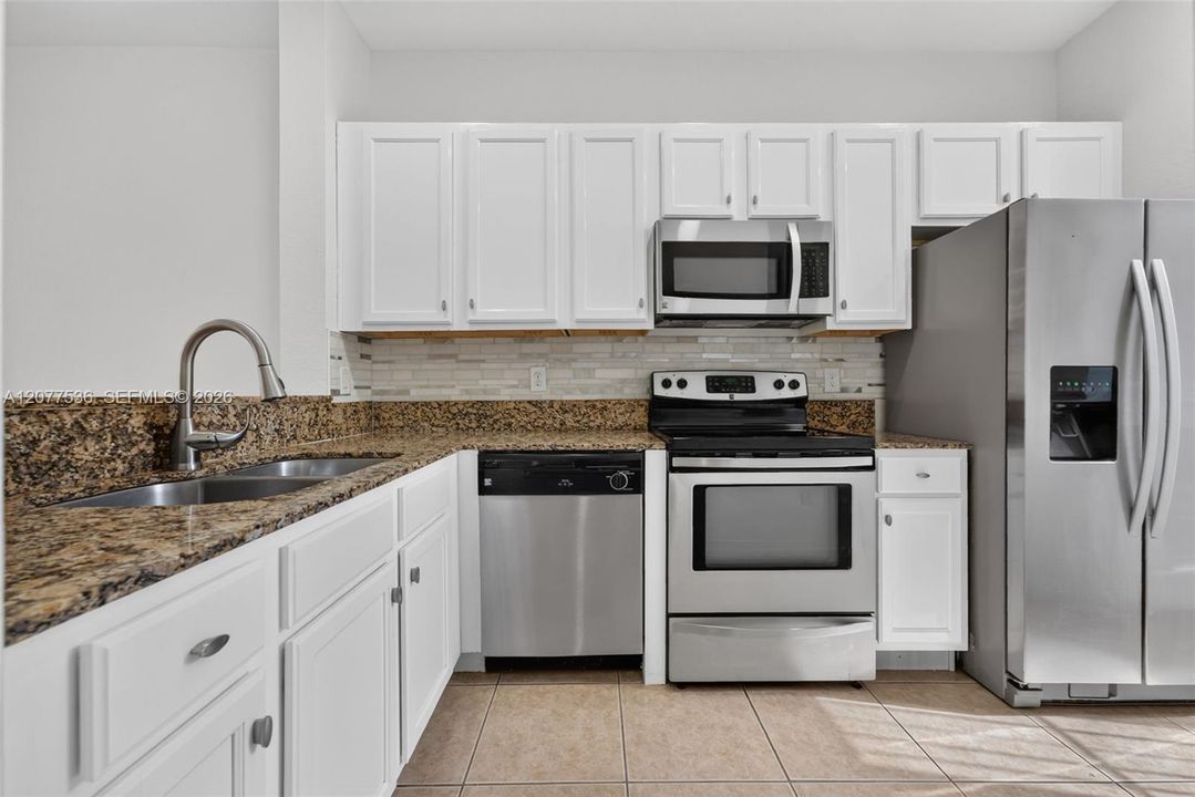 For Sale: $350,000 (2 beds, 2 baths, 1120 Square Feet)