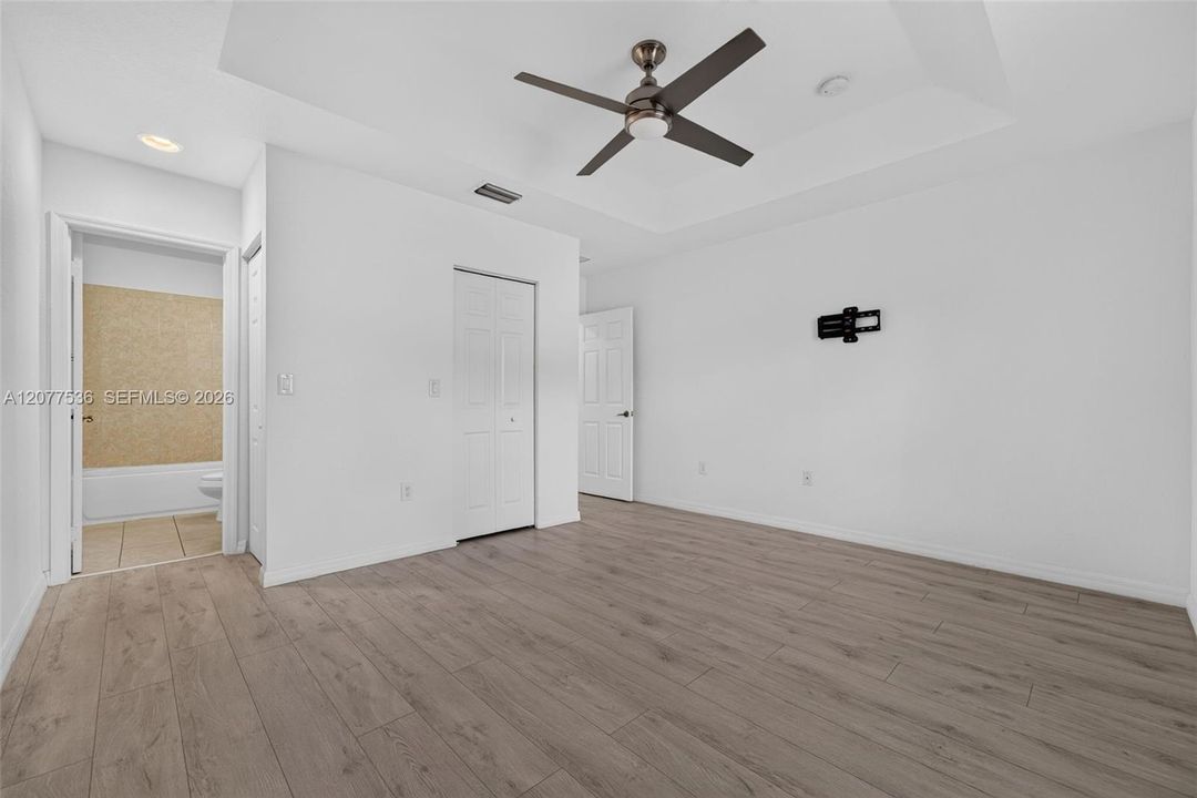 For Sale: $350,000 (2 beds, 2 baths, 1120 Square Feet)