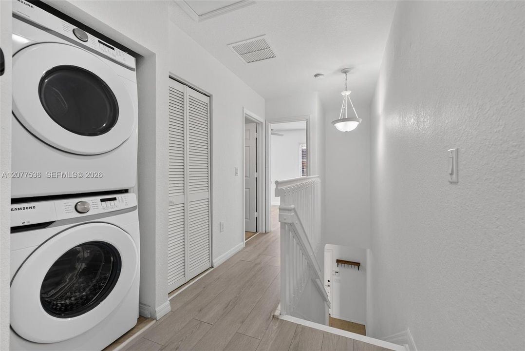 For Sale: $350,000 (2 beds, 2 baths, 1120 Square Feet)