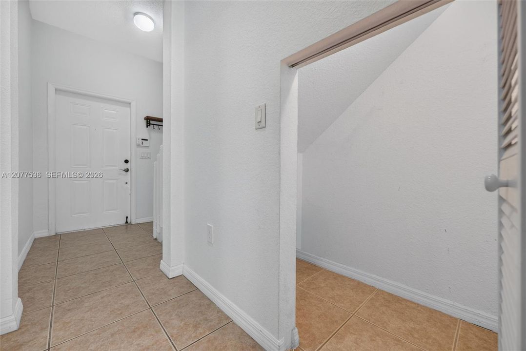 For Sale: $350,000 (2 beds, 2 baths, 1120 Square Feet)