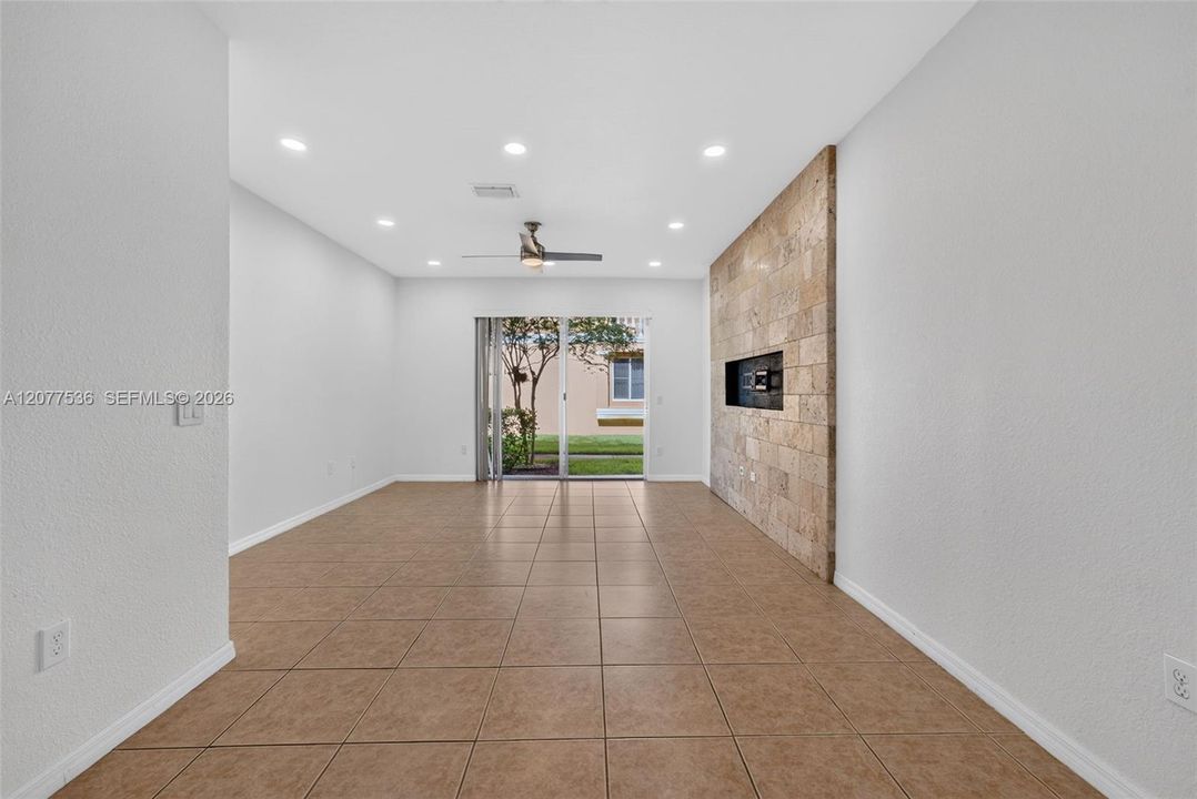 For Sale: $350,000 (2 beds, 2 baths, 1120 Square Feet)