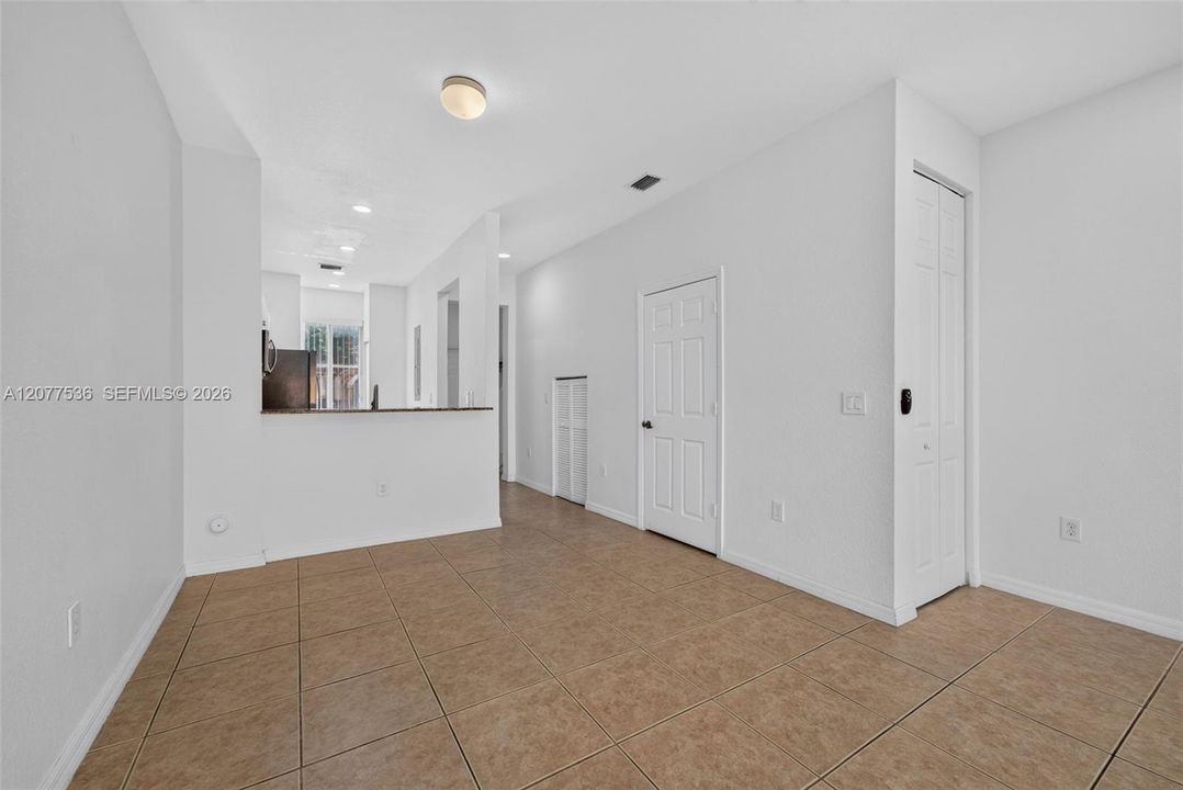 For Sale: $350,000 (2 beds, 2 baths, 1120 Square Feet)