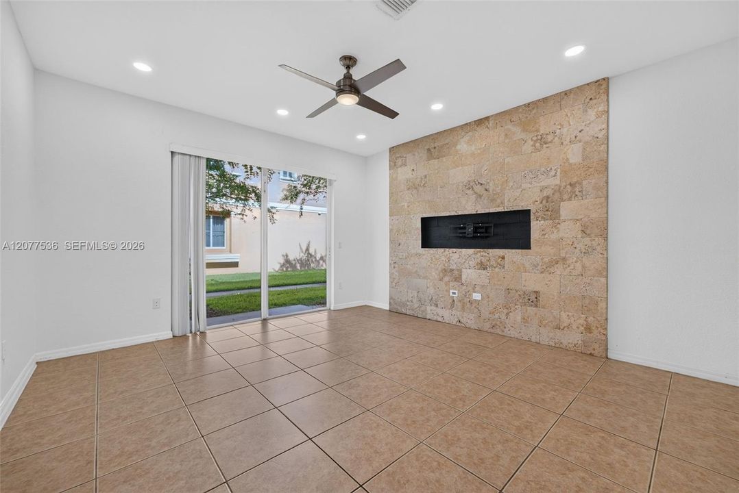For Sale: $350,000 (2 beds, 2 baths, 1120 Square Feet)
