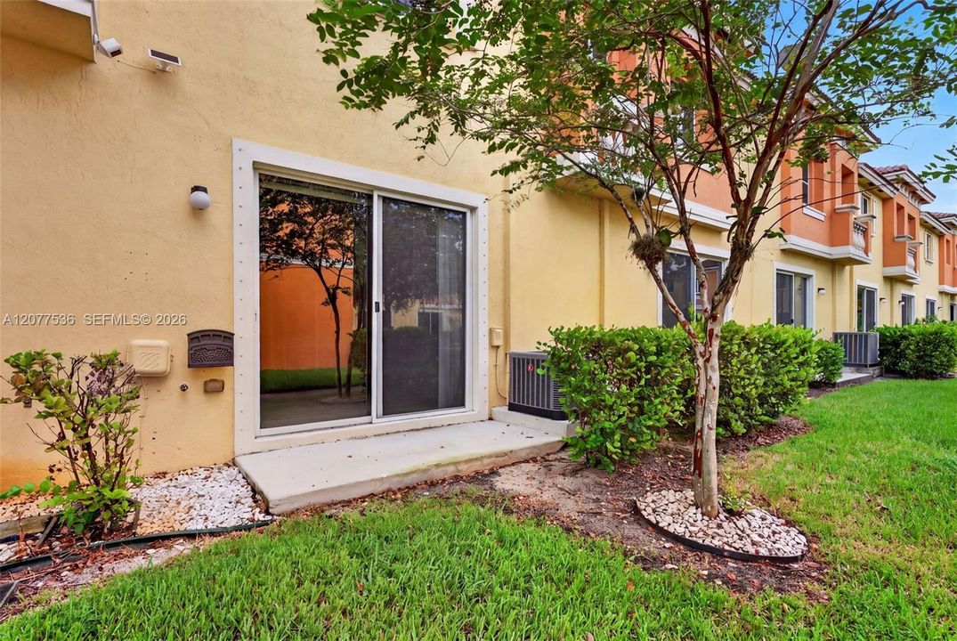 For Sale: $350,000 (2 beds, 2 baths, 1120 Square Feet)