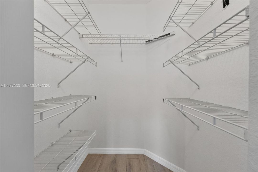 For Sale: $350,000 (2 beds, 2 baths, 1120 Square Feet)