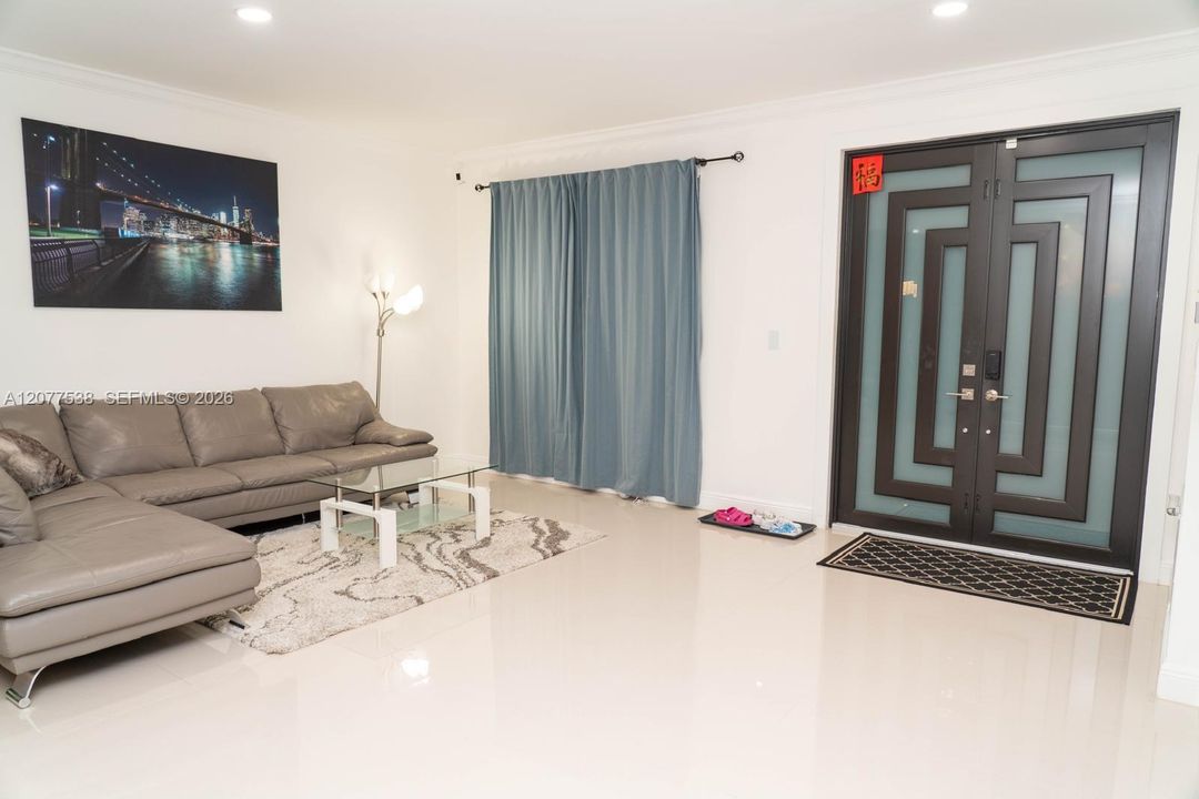 En Renta: $4,500 (4 camas, 2 baños, 2940 Pies cuadrados)