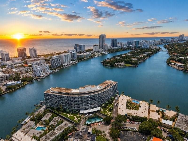 Под контрактом: $315,000 (1 спален, 1 ванн, 766 Квадратных фут)