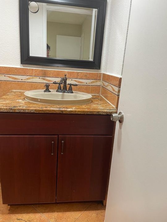 For Rent: $1,900 (2 beds, 2 baths, 960 Square Feet)