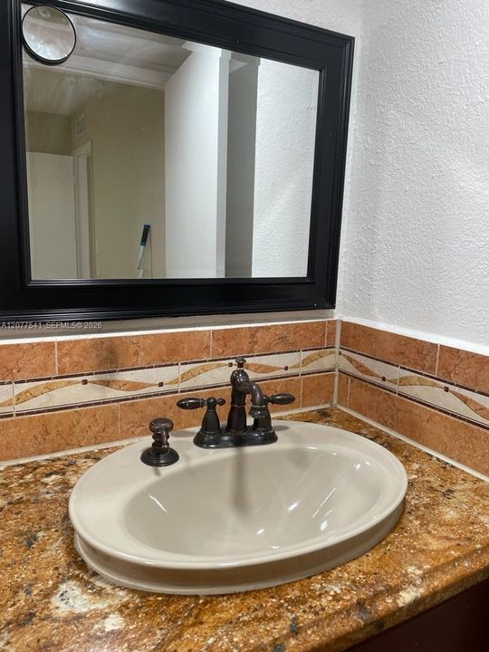 For Rent: $1,900 (2 beds, 2 baths, 960 Square Feet)