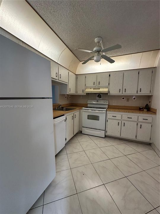En Venta: $135,000 (2 camas, 2 baños, 1000 Pies cuadrados)