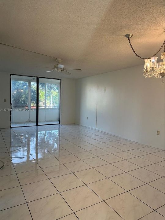 En Venta: $135,000 (2 camas, 2 baños, 1000 Pies cuadrados)