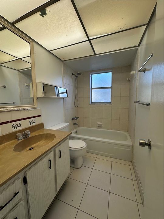 En Venta: $135,000 (2 camas, 2 baños, 1000 Pies cuadrados)
