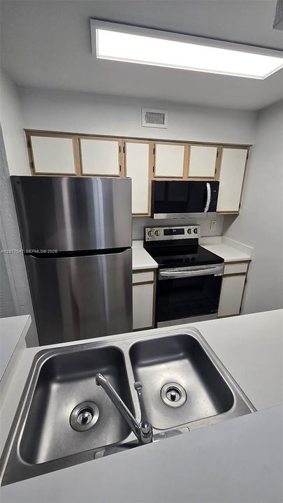 For Rent: $1,694 (1 beds, 1 baths, 862 Square Feet)