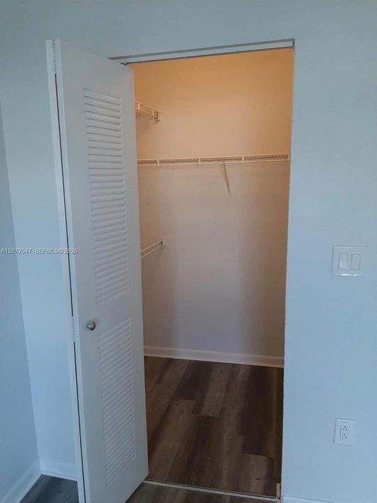 For Rent: $1,694 (1 beds, 1 baths, 862 Square Feet)