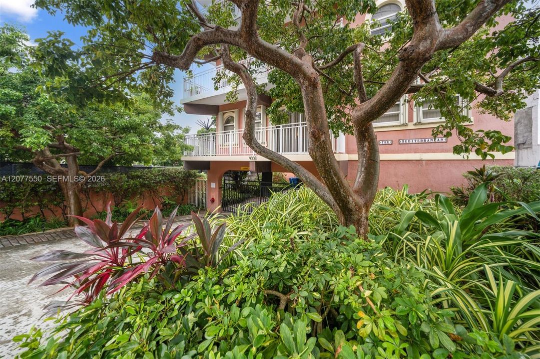 En Renta: $4,950 (3 camas, 3 baños, 1620 Pies cuadrados)