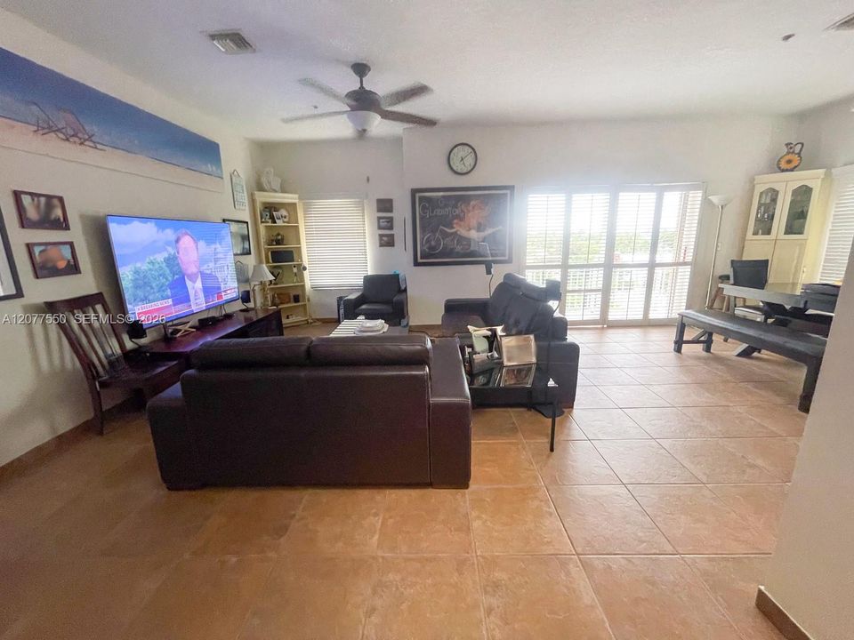 En Renta: $4,950 (3 camas, 3 baños, 1620 Pies cuadrados)