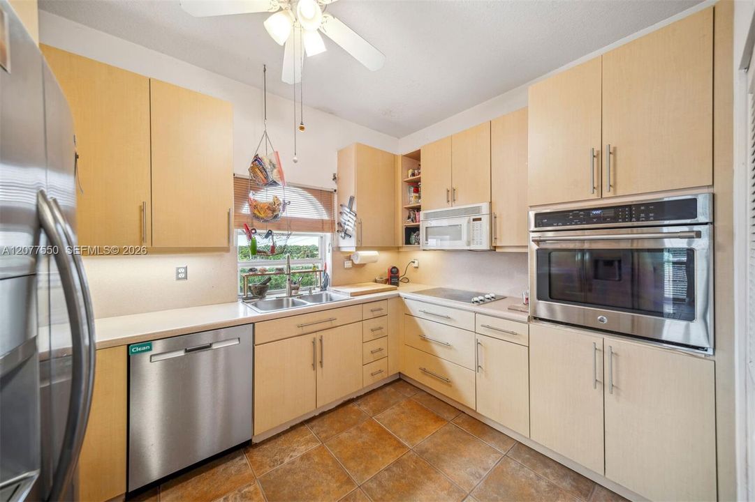 En Renta: $4,950 (3 camas, 3 baños, 1620 Pies cuadrados)