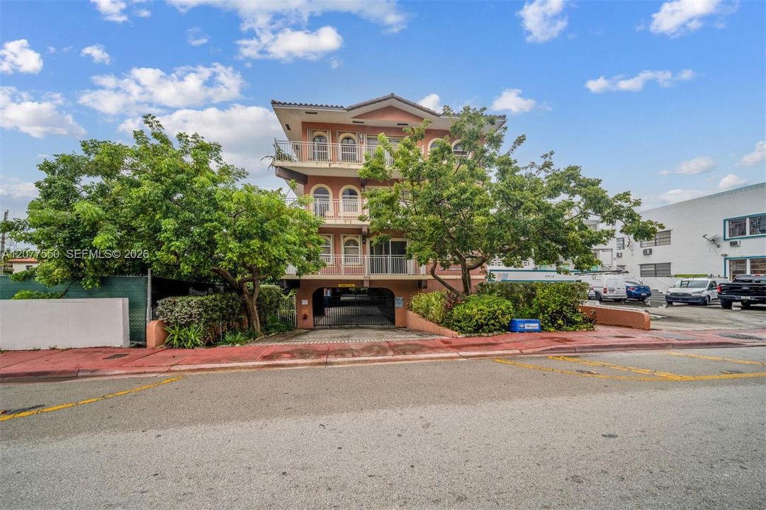 En Renta: $4,950 (3 camas, 3 baños, 1620 Pies cuadrados)