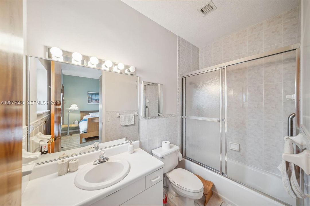 En Renta: $4,950 (3 camas, 3 baños, 1620 Pies cuadrados)