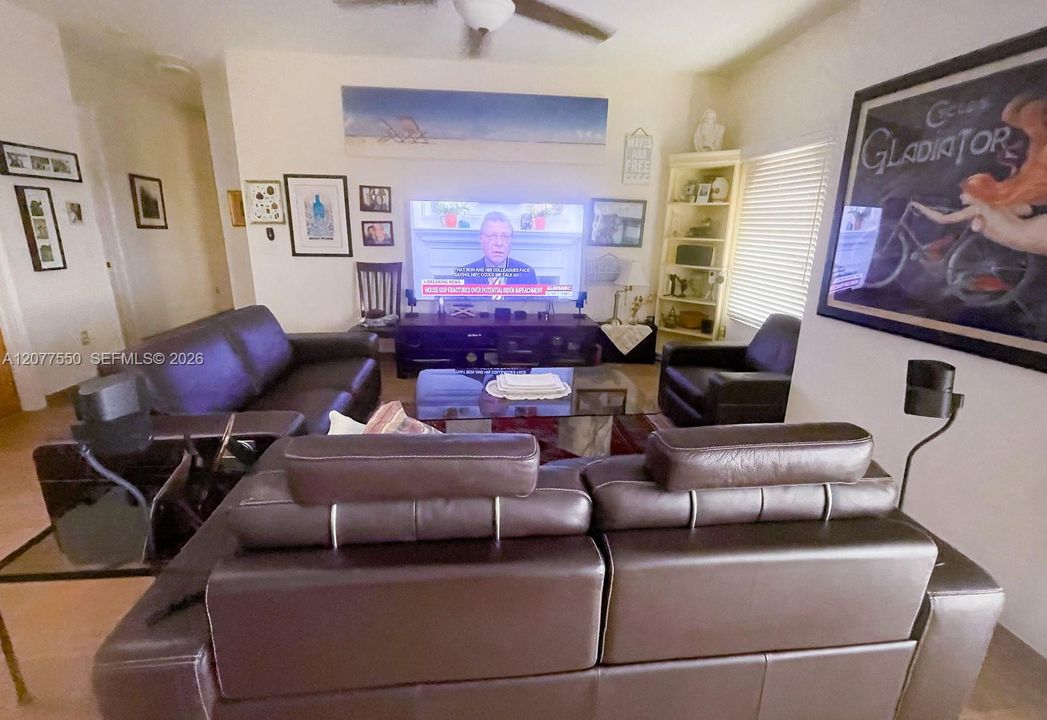 En Renta: $4,950 (3 camas, 3 baños, 1620 Pies cuadrados)