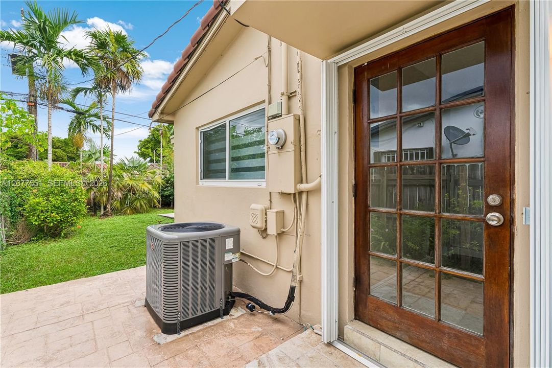 For Sale: $875,000 (4 beds, 3 baths, 1598 Square Feet)
