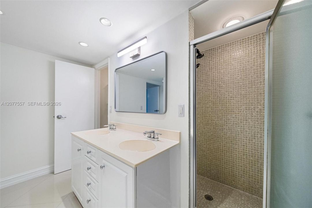 For Rent: $3,400 (2 beds, 2 baths, 1287 Square Feet)