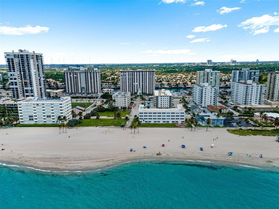 For Rent: $3,400 (2 beds, 2 baths, 1287 Square Feet)