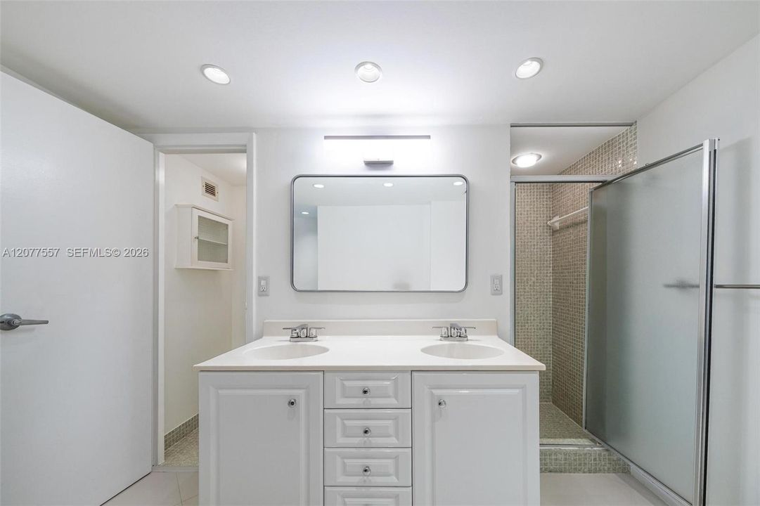 For Rent: $3,400 (2 beds, 2 baths, 1287 Square Feet)
